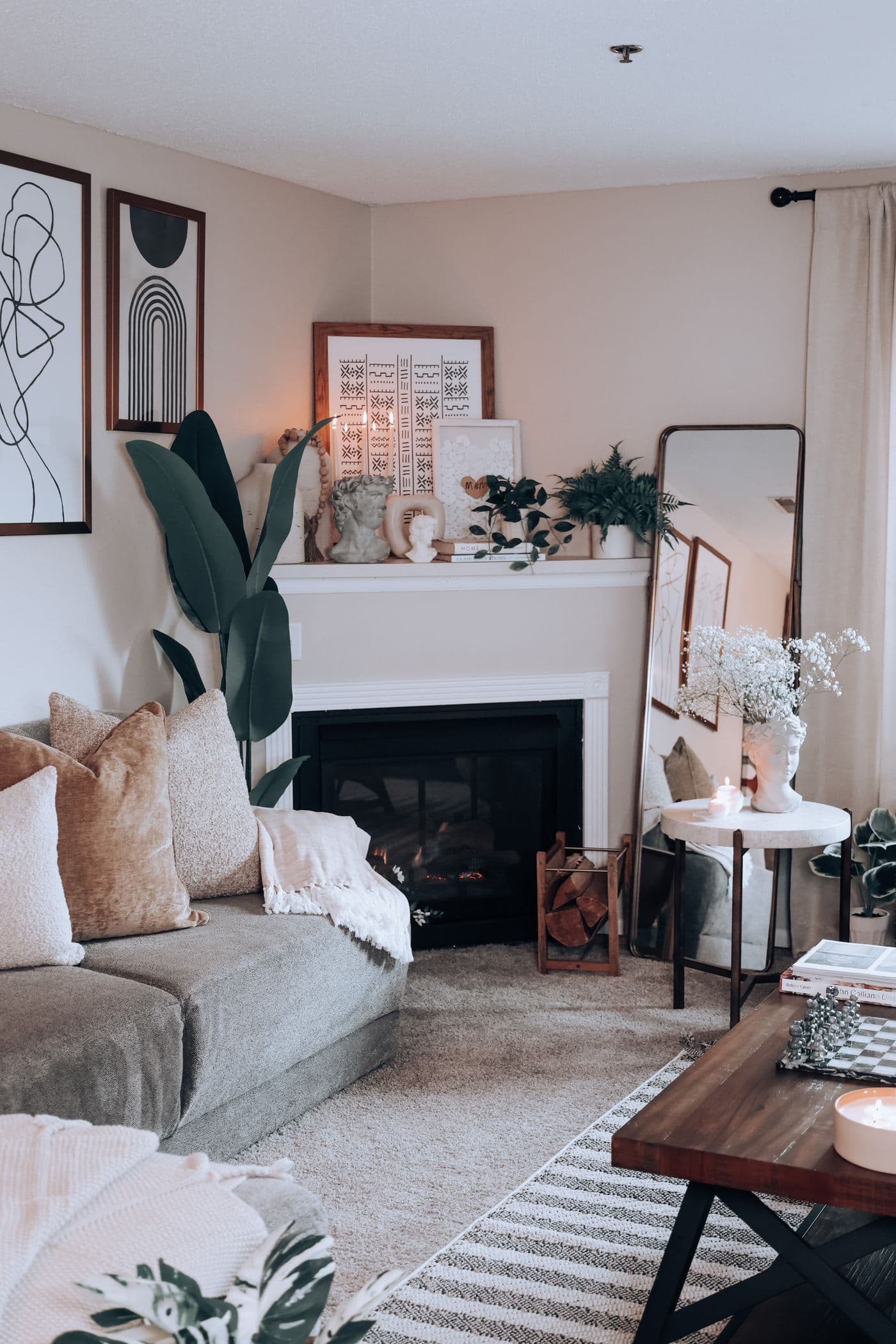 Classic Saint-Germain flat with fireplace